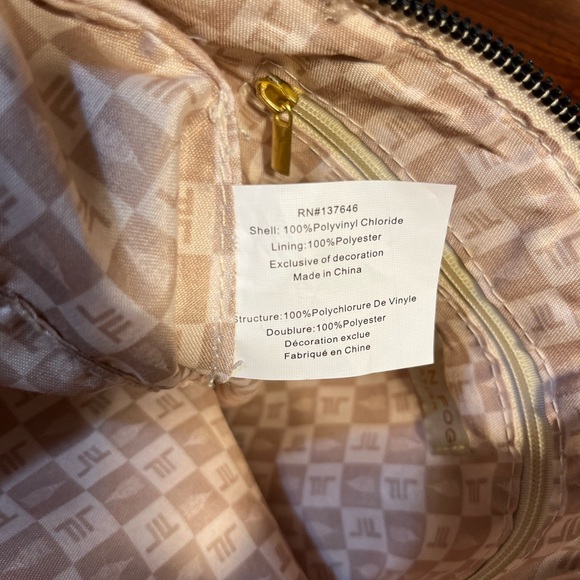 Elegant Cream London Fog Crossbody Bag - Picture 10 of 11